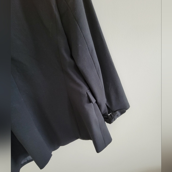 Banana Republic, Size 0, Black 3/4 tie sleeve blazer. - Picture 3 of 3